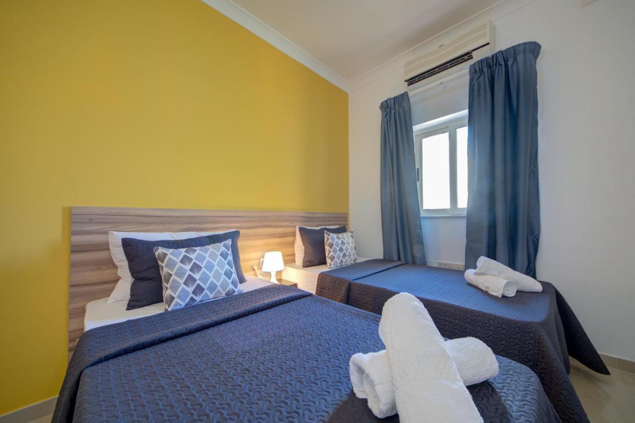 Few Minutes Off Promenade 3-bedroom Appartement *