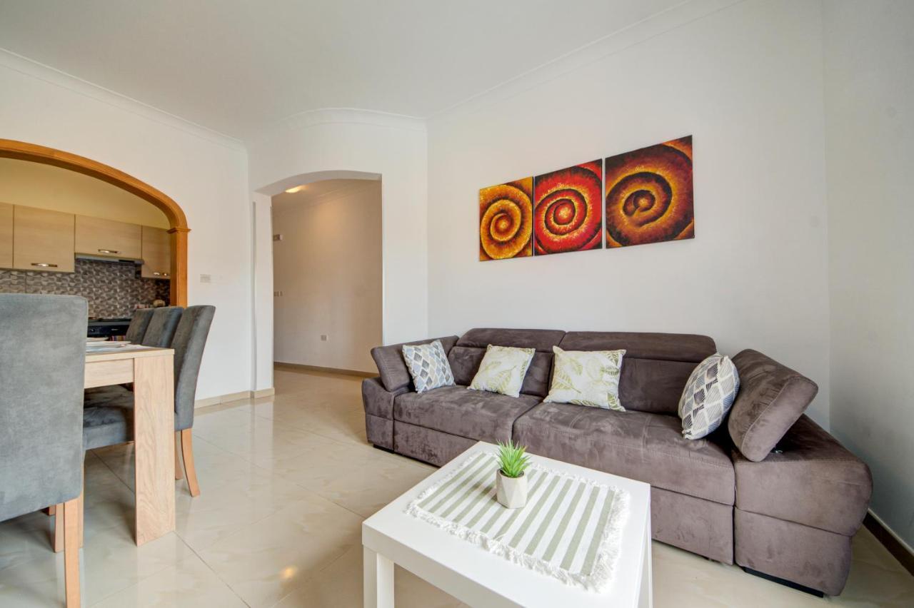 Few Minutes Off Promenade 3-bedroom *