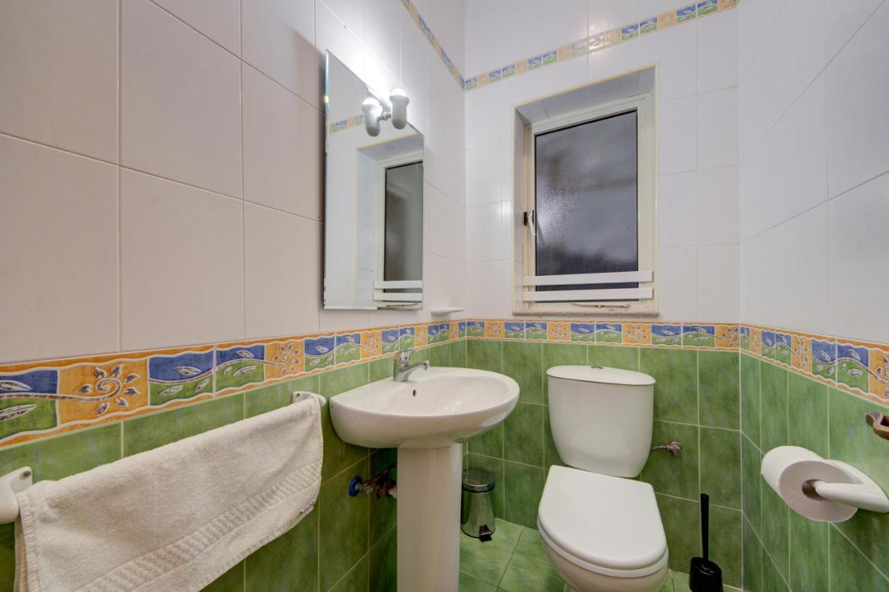 Few Minutes Off Promenade 3-bedroom