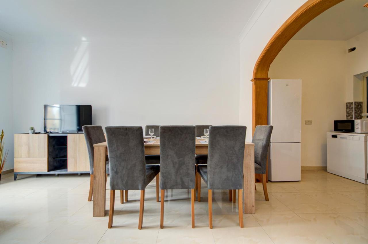 Appartement Few Minutes Off Promenade 3-bedroom Sliema