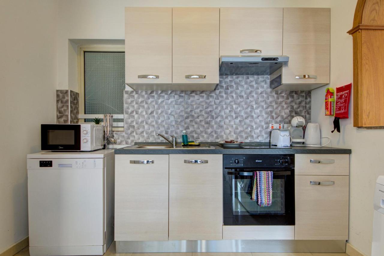 Few Minutes Off Promenade 3-bedroom Appartement Sliema