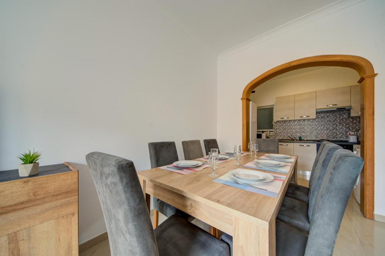 Appartement Few Minutes Off Promenade 3-bedroom *