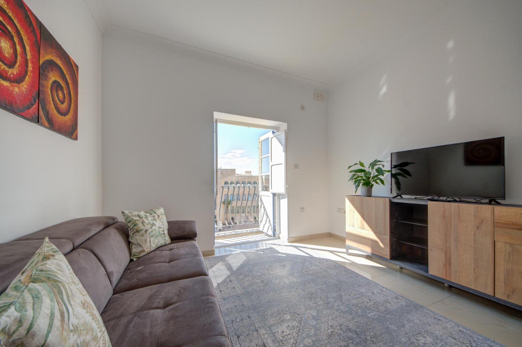 Appartement Few Minutes Off Promenade 3-bedroom *