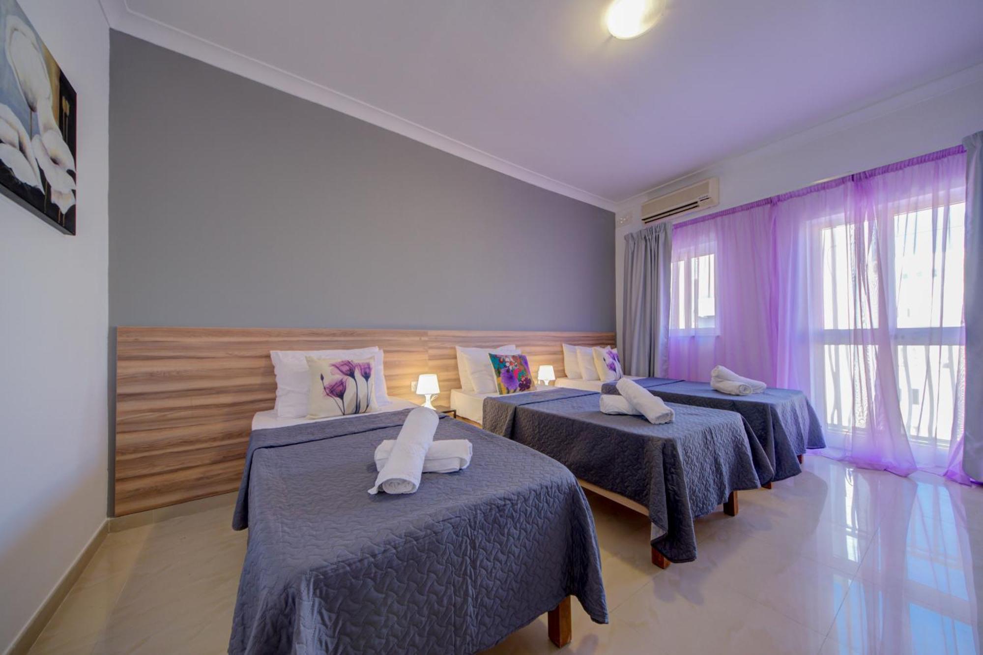 Few Minutes Off Promenade 3-bedroom Appartement Sliema