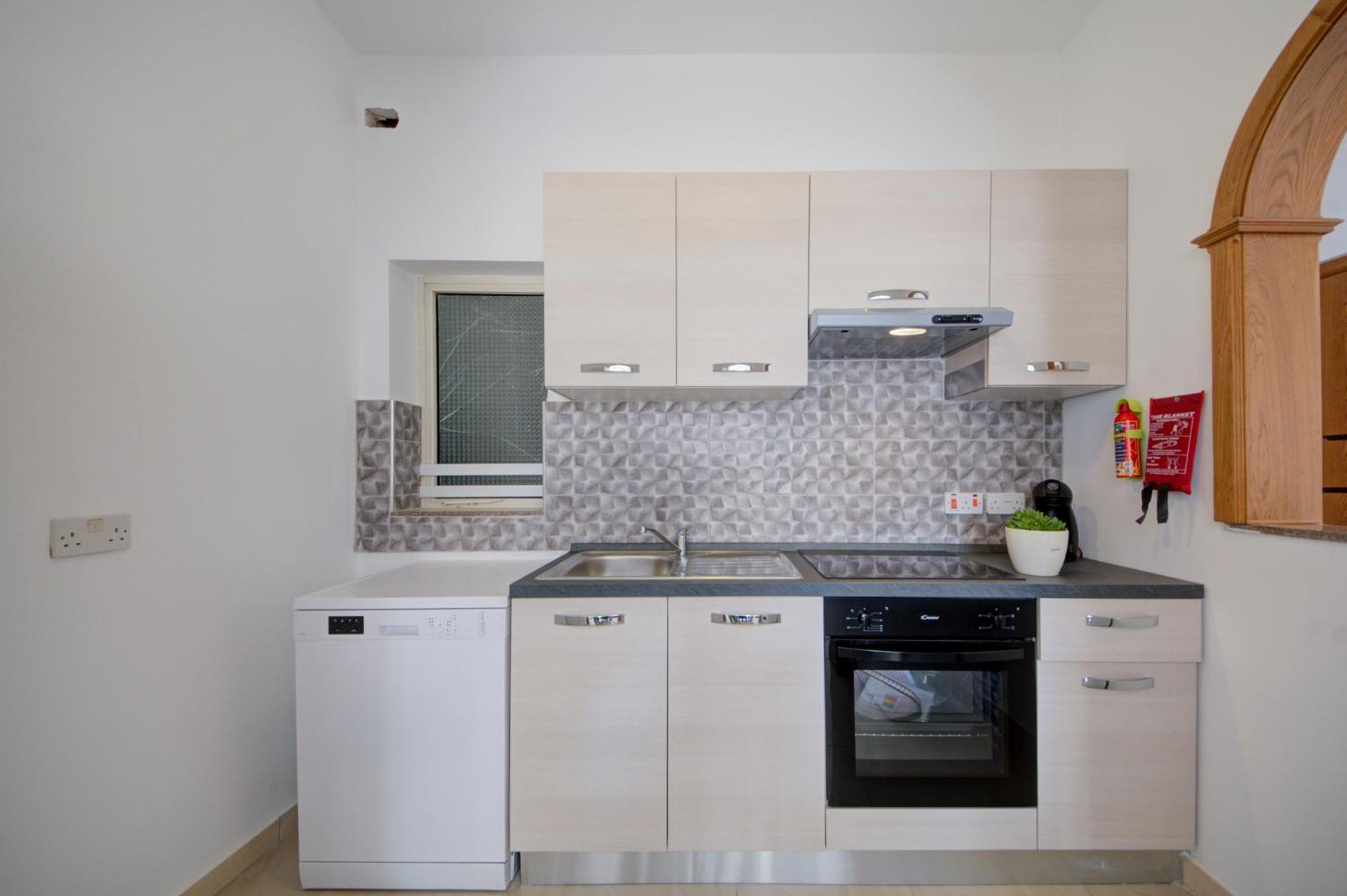 Few Minutes Off Promenade 3-bedroom *