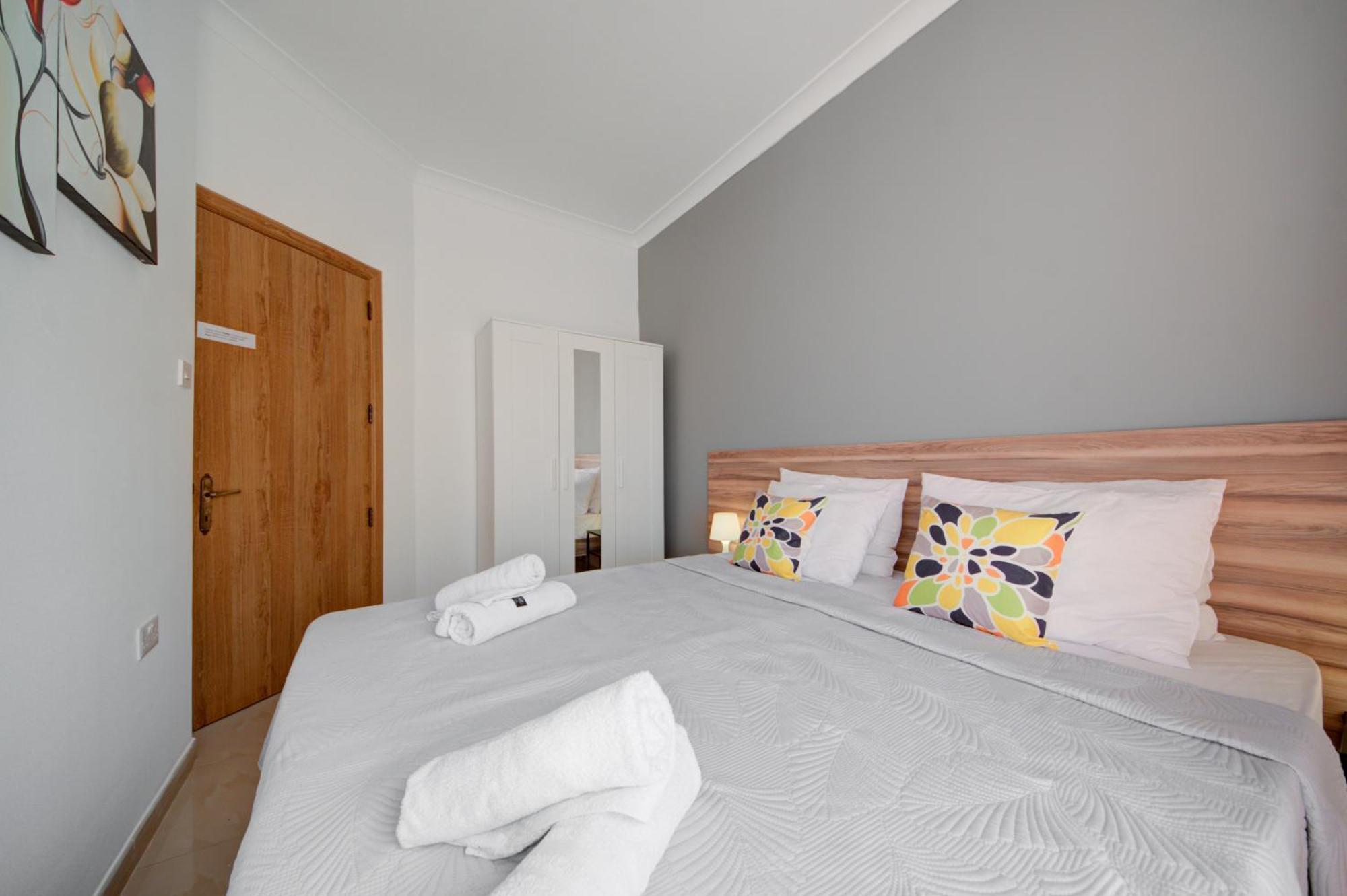 Few Minutes Off Promenade 3-bedroom
