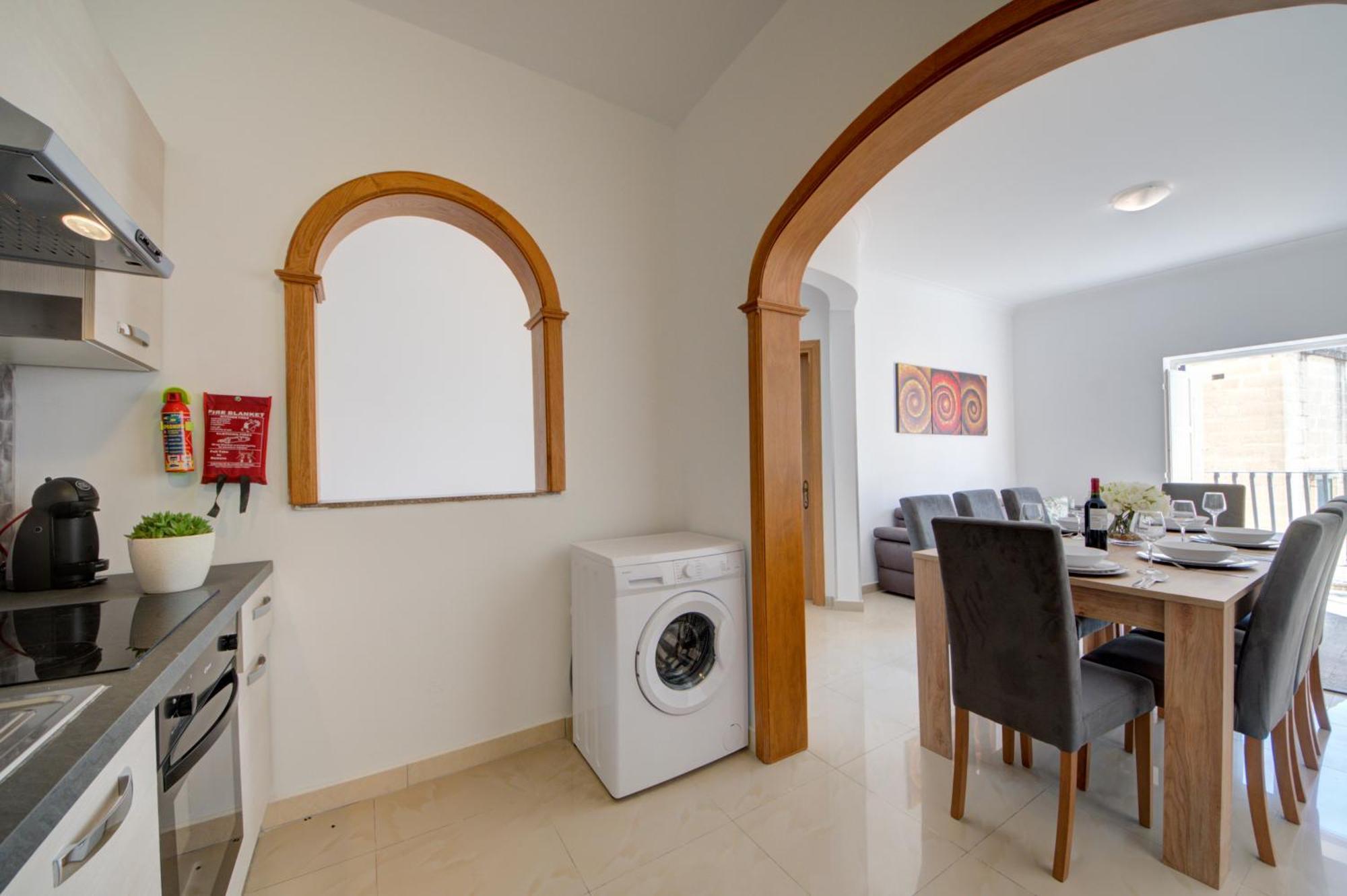 Appartement Few Minutes Off Promenade 3-bedroom *
